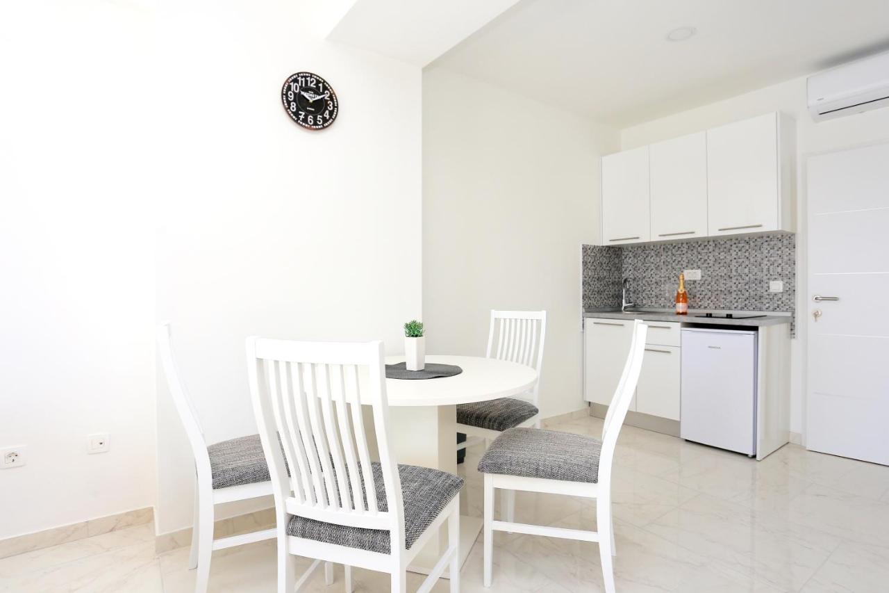 Family Friendly Apartments With A Swimming Pool Zivogosce - Porat, Makarska - 18150 Exterior foto