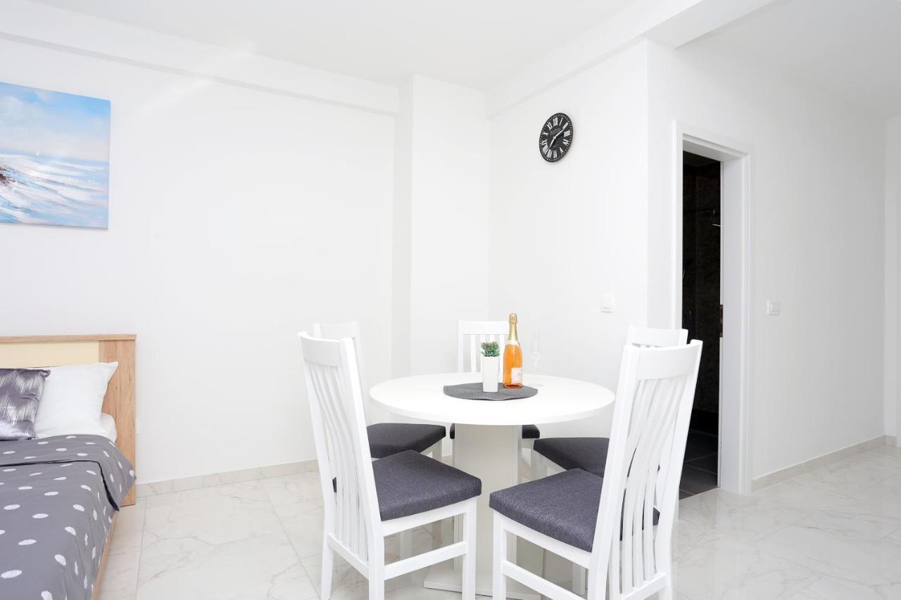 Family Friendly Apartments With A Swimming Pool Zivogosce - Porat, Makarska - 18150 Exterior foto