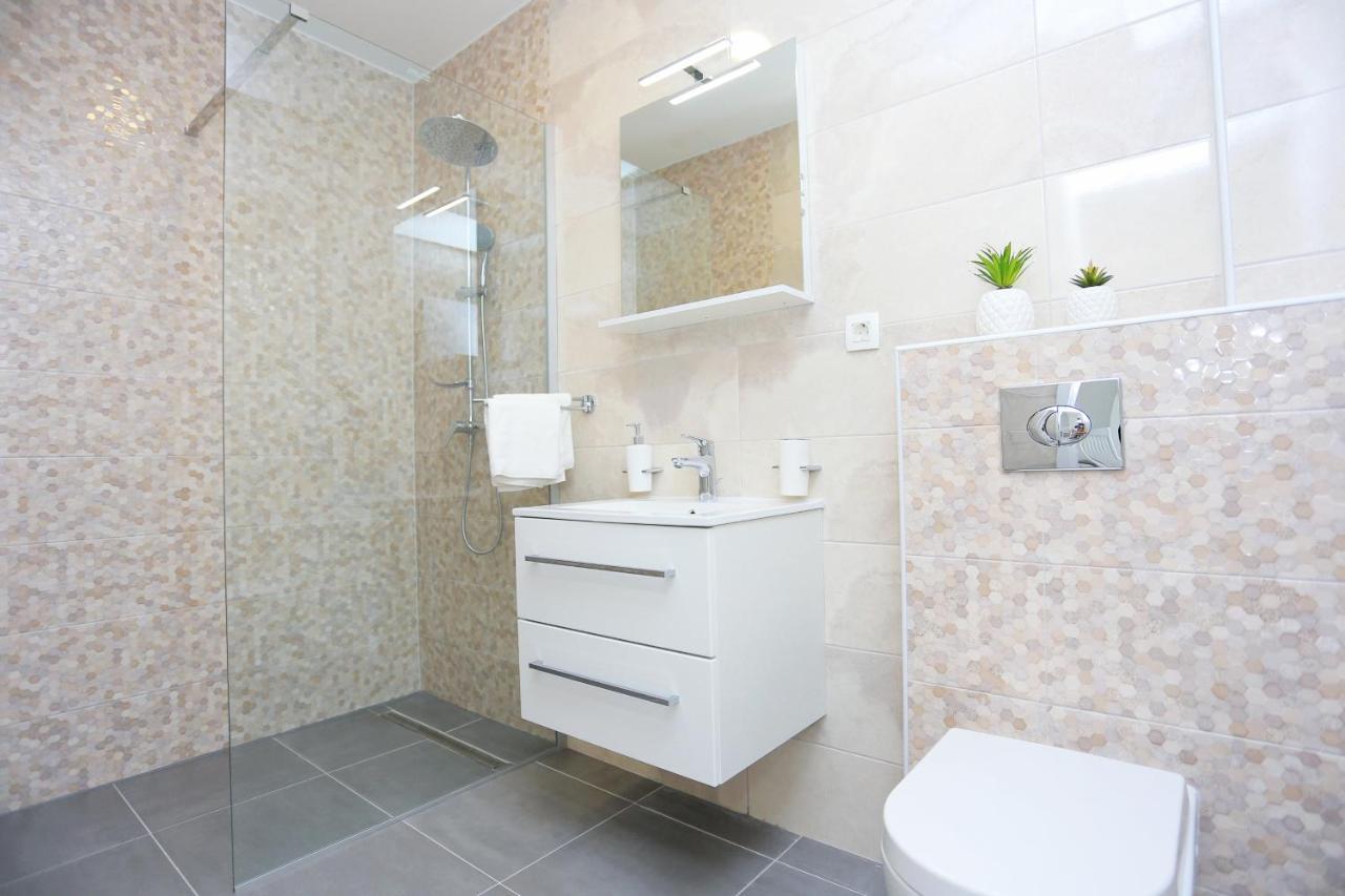 Family Friendly Apartments With A Swimming Pool Zivogosce - Porat, Makarska - 18150 Exterior foto